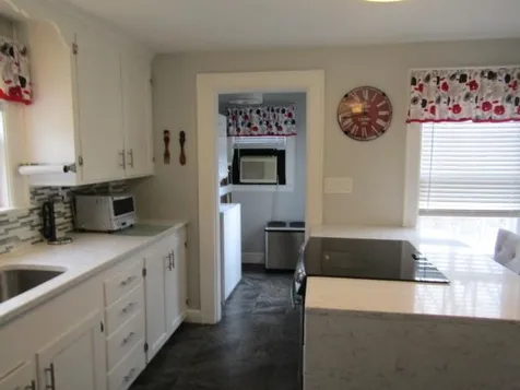 864 Woodbury Avenue Portsmouth NH 03801
