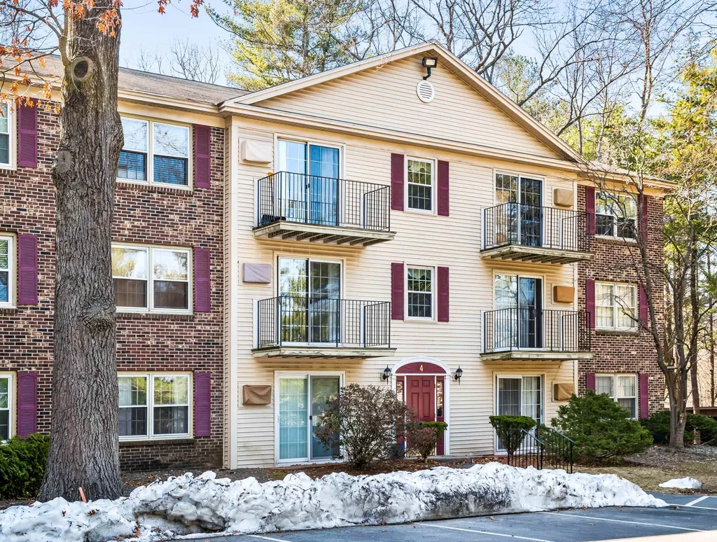 4 Autumn Leaf Drive Nashua NH 03060
