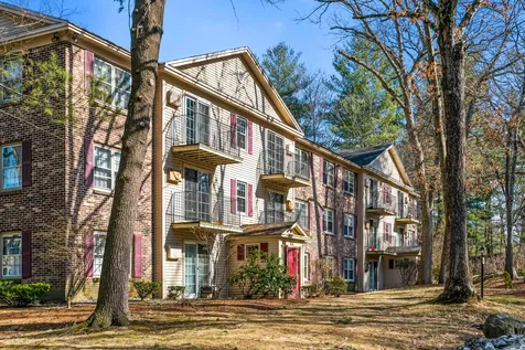 4 Autumn Leaf Drive Nashua NH 03060