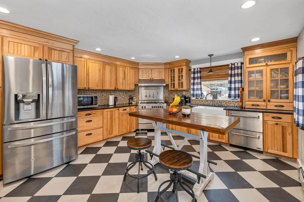 77 Hatch Corner Road Meredith NH 03253