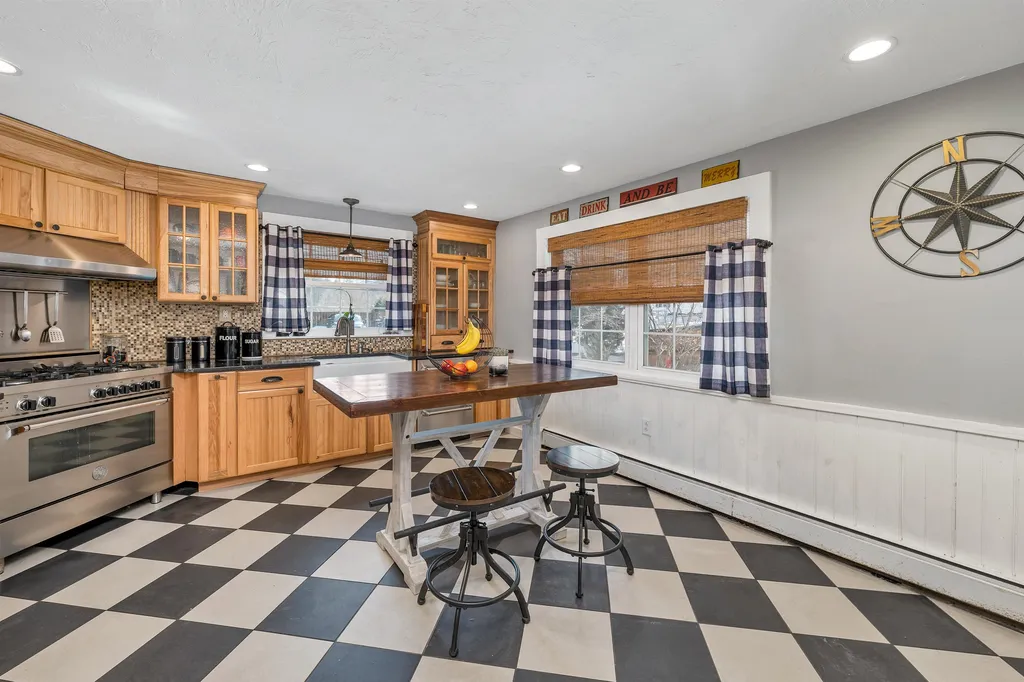 77 Hatch Corner Road Meredith NH 03253