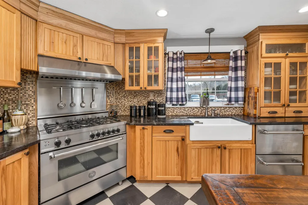 77 Hatch Corner Road Meredith NH 03253