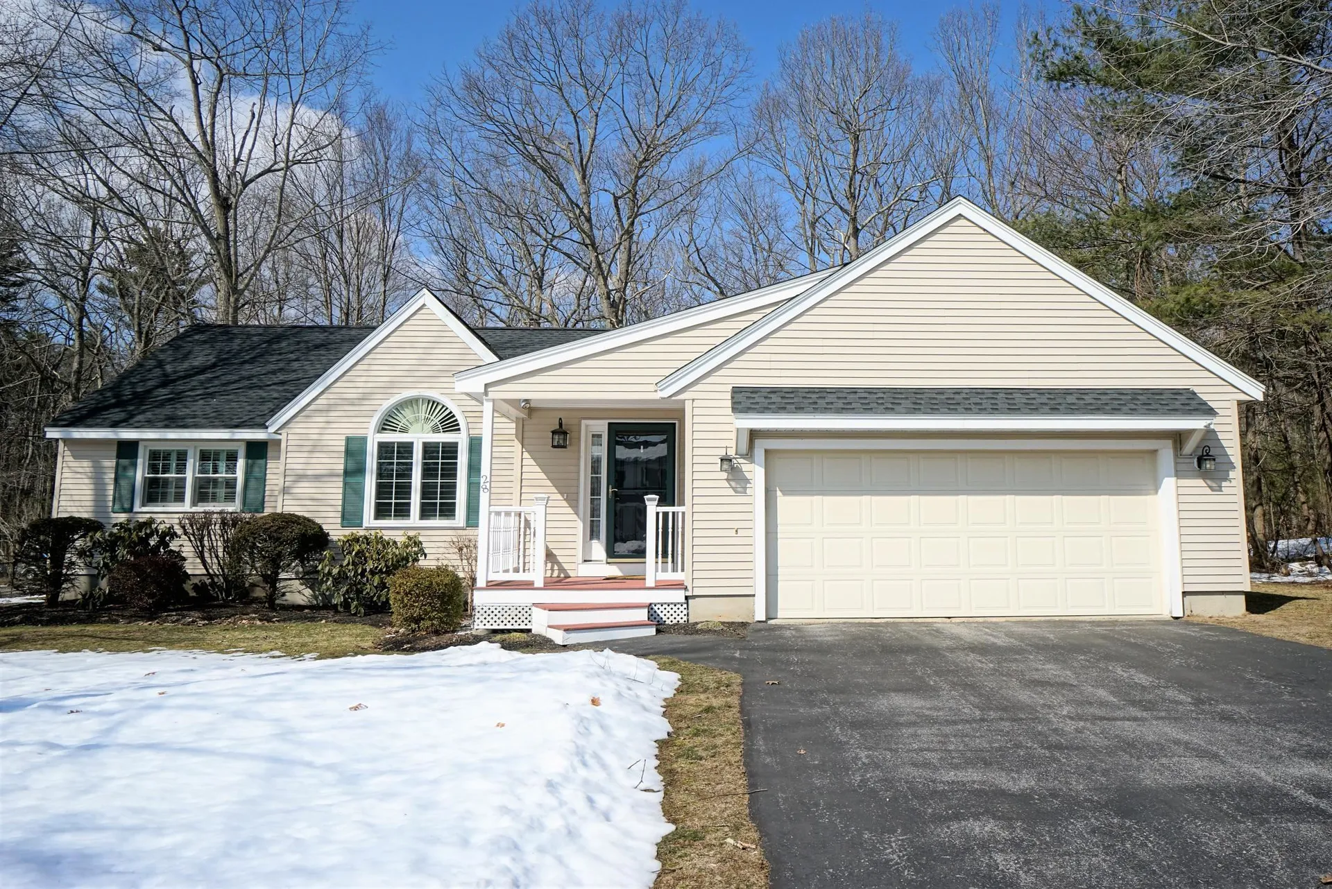 28 Julia Drive Hooksett NH 03106