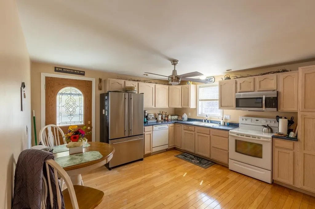 11 Hollywood Beach Road Alton NH 03809