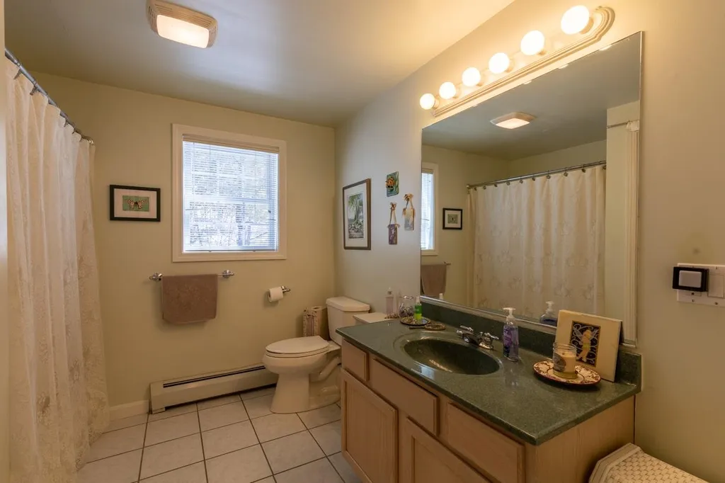 11 Hollywood Beach Road Alton NH 03809