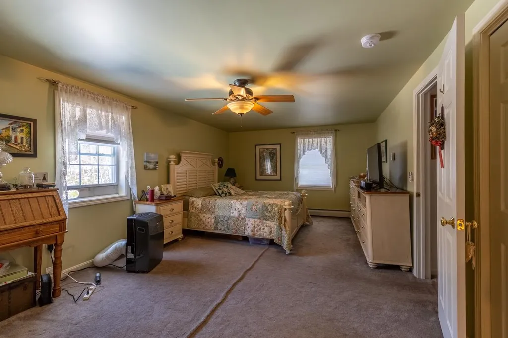 11 Hollywood Beach Road Alton NH 03809