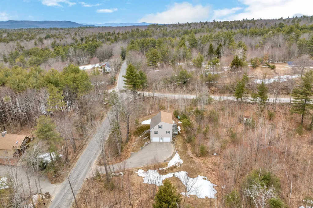 11 Hollywood Beach Road Alton NH 03809