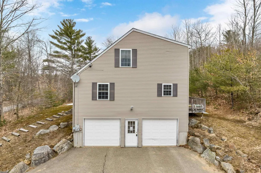 11 Hollywood Beach Road Alton NH 03809