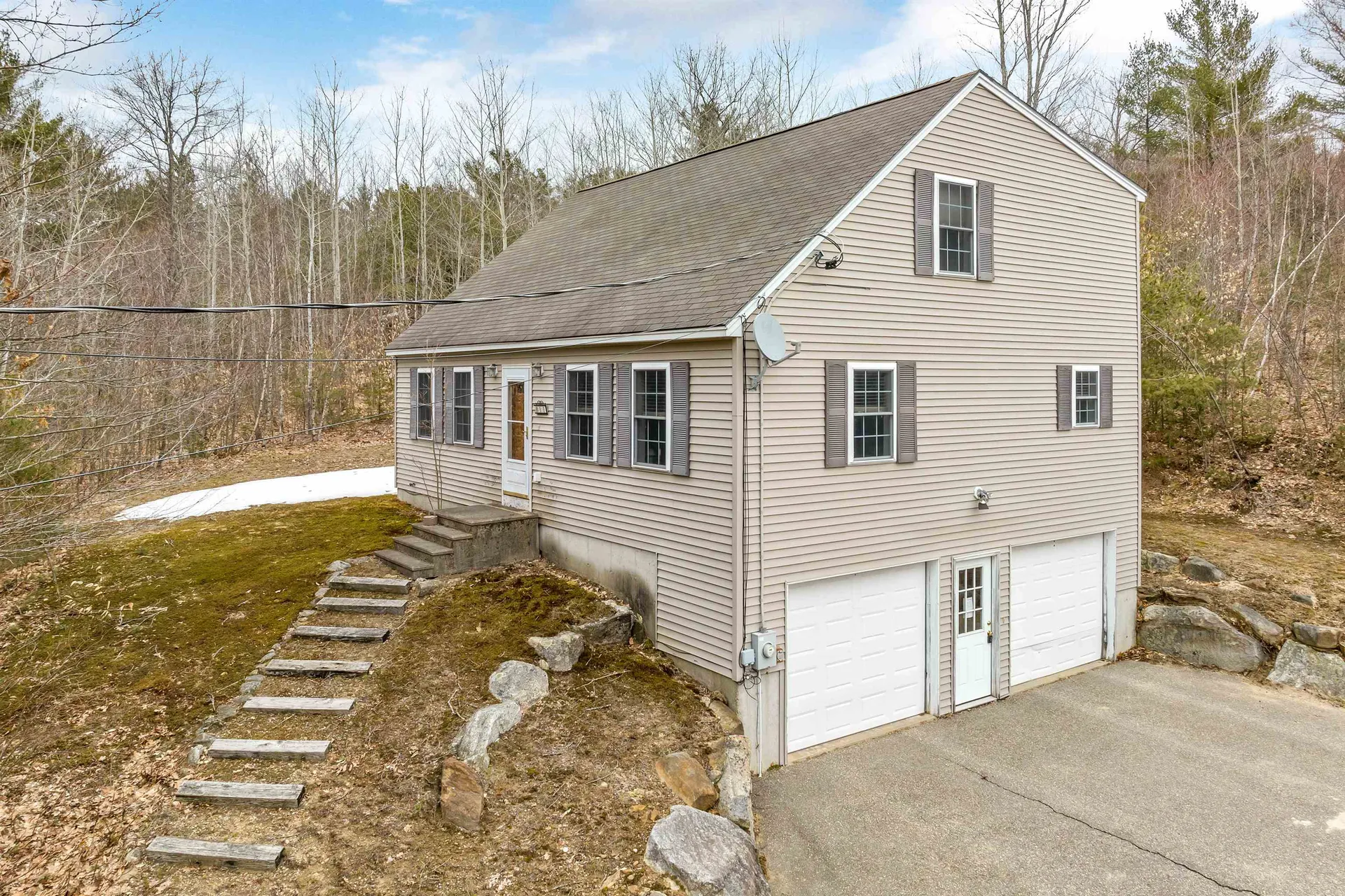 11 Hollywood Beach Road Alton NH 03809