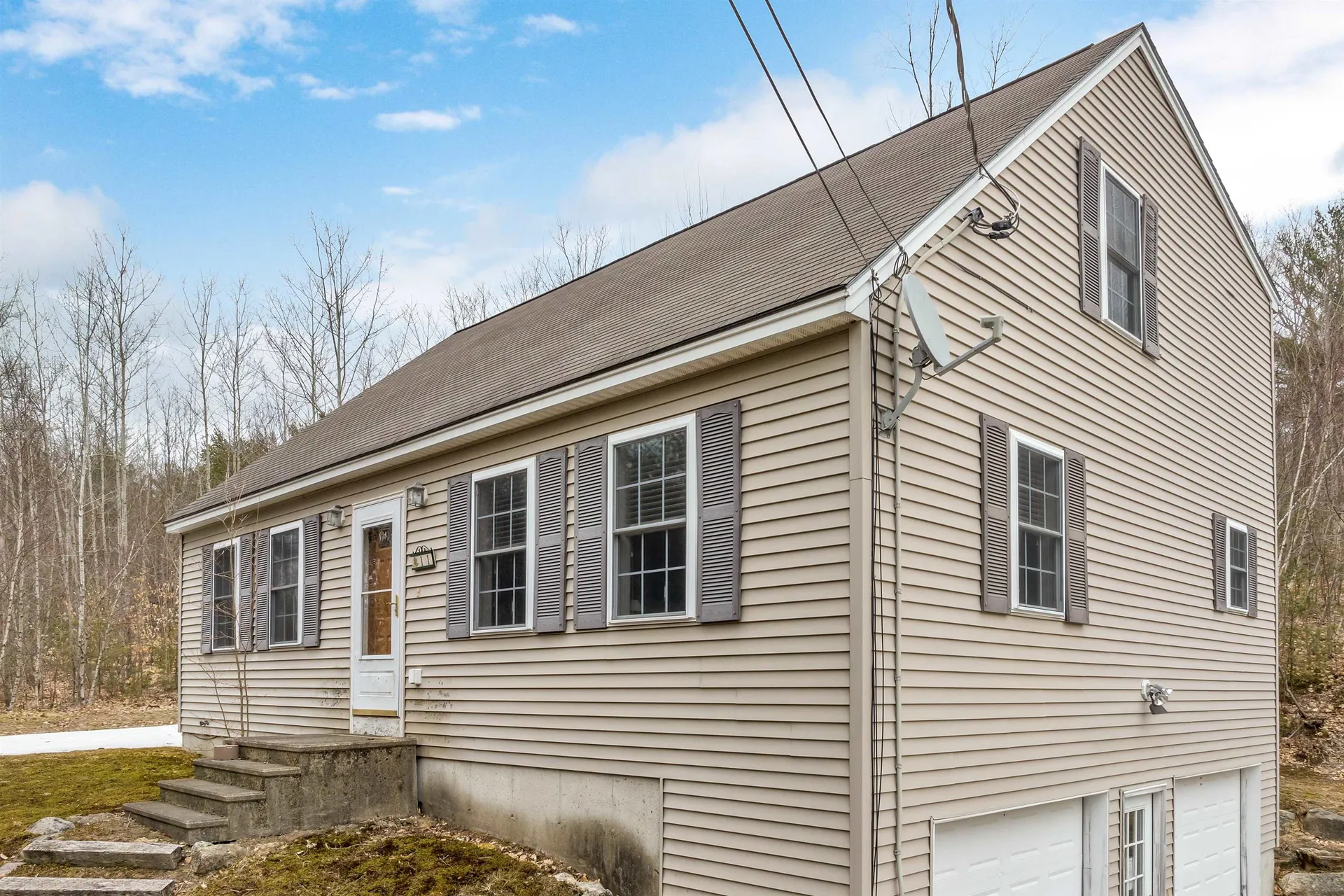 11 Hollywood Beach Road Alton NH 03809