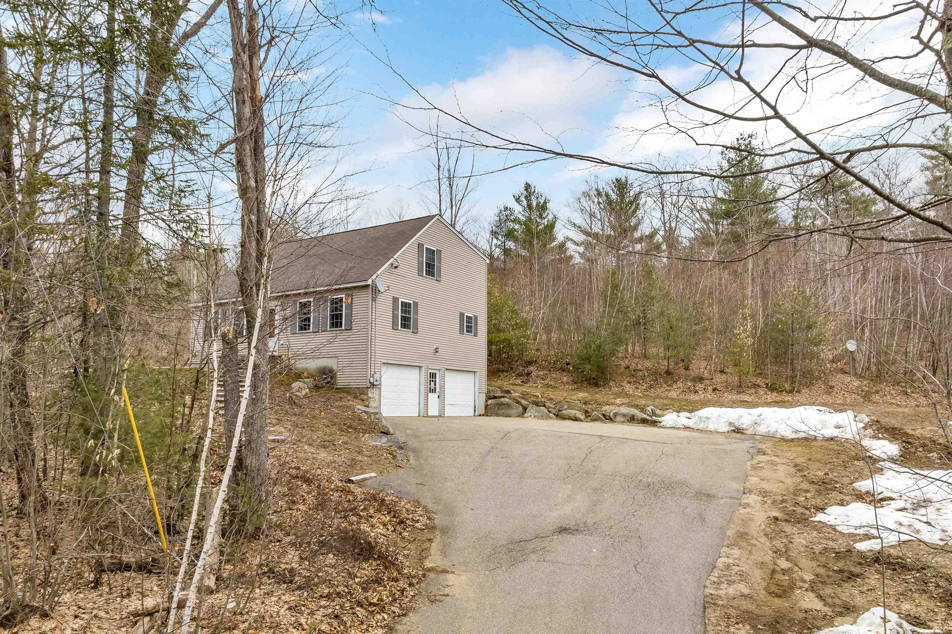 11 Hollywood Beach Road Alton NH 03809