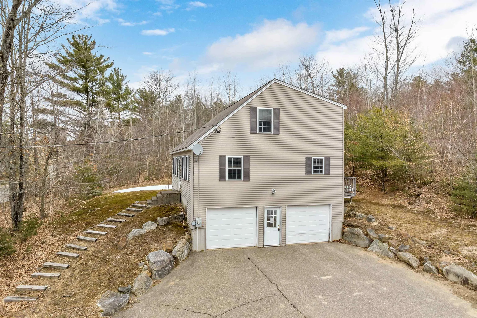 11 Hollywood Beach Road Alton NH 03809