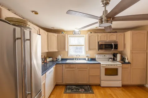 11 Hollywood Beach Road Alton NH 03809