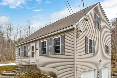 11 Hollywood Beach Road Alton NH 03809