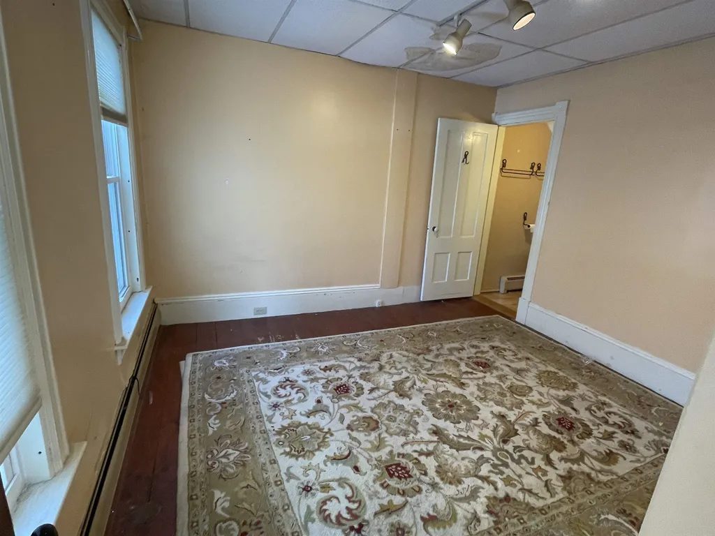 23 Pleasant Street Hillsborough NH 03244