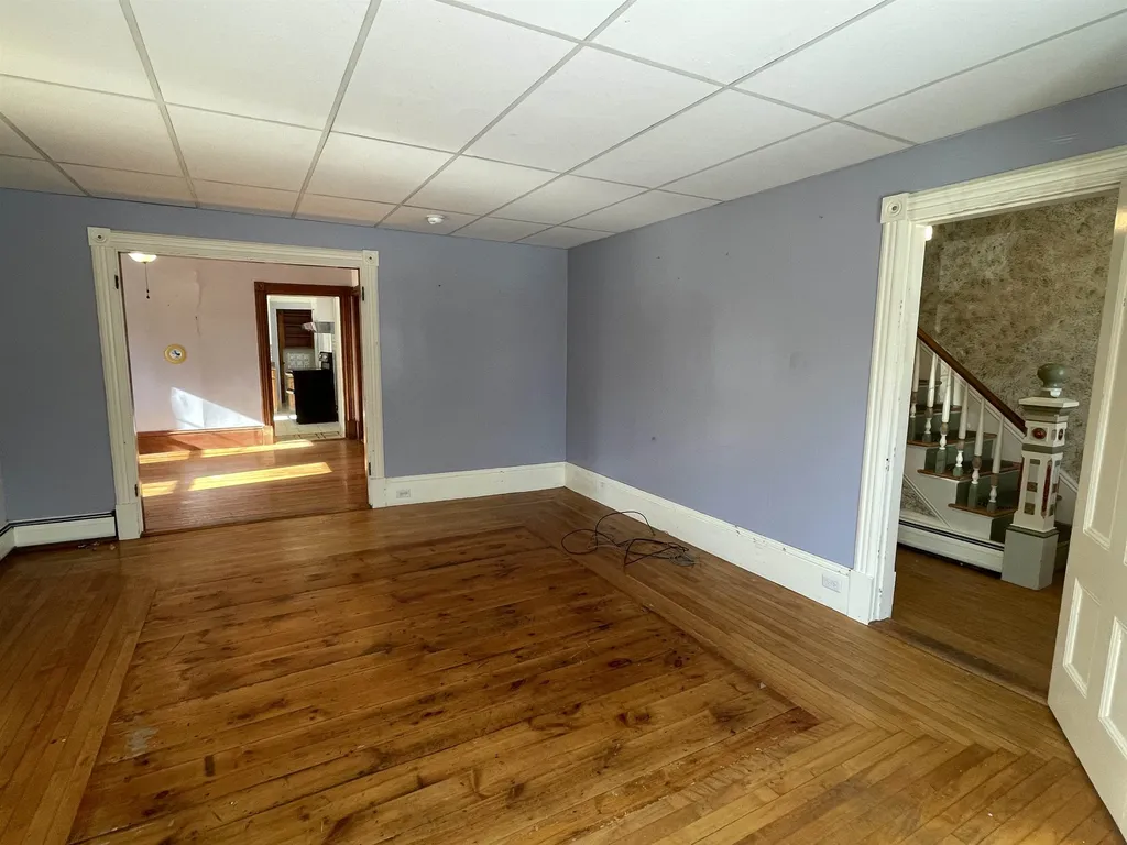 23 Pleasant Street Hillsborough NH 03244
