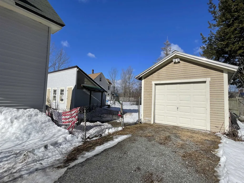 23 Pleasant Street Hillsborough NH 03244