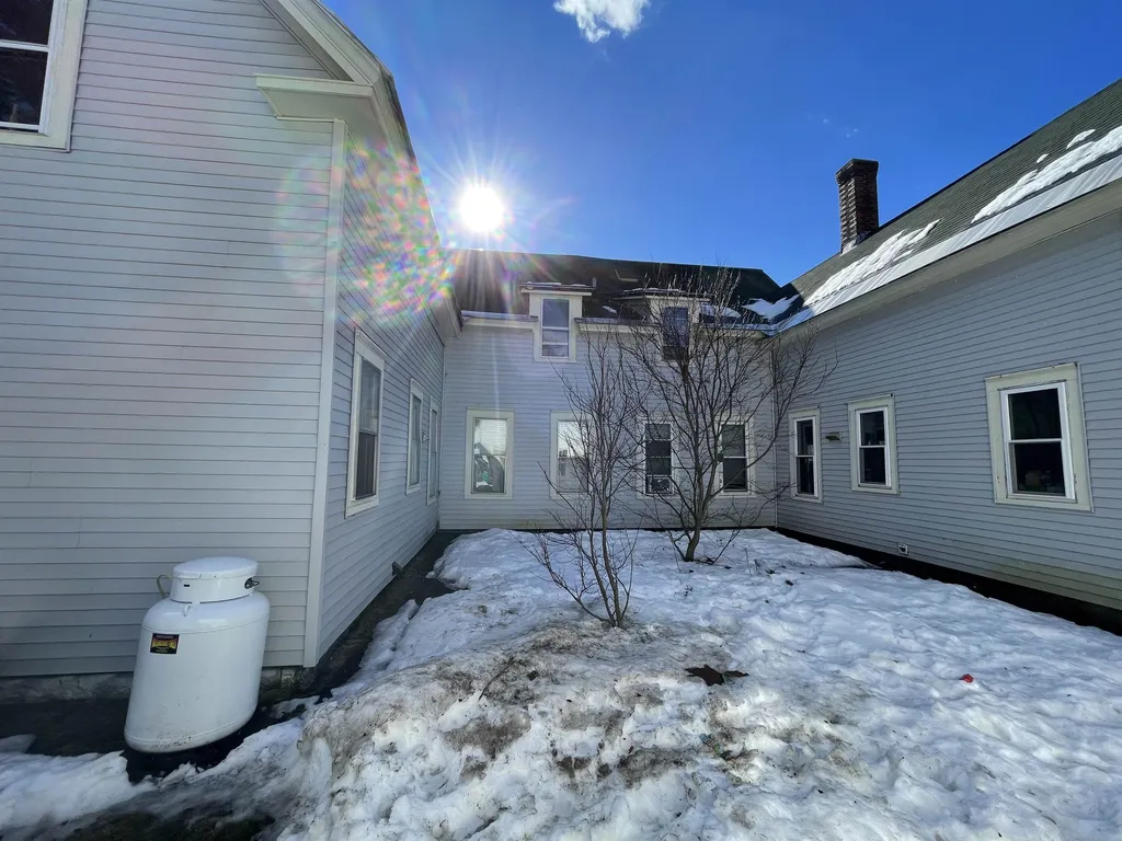 23 Pleasant Street Hillsborough NH 03244