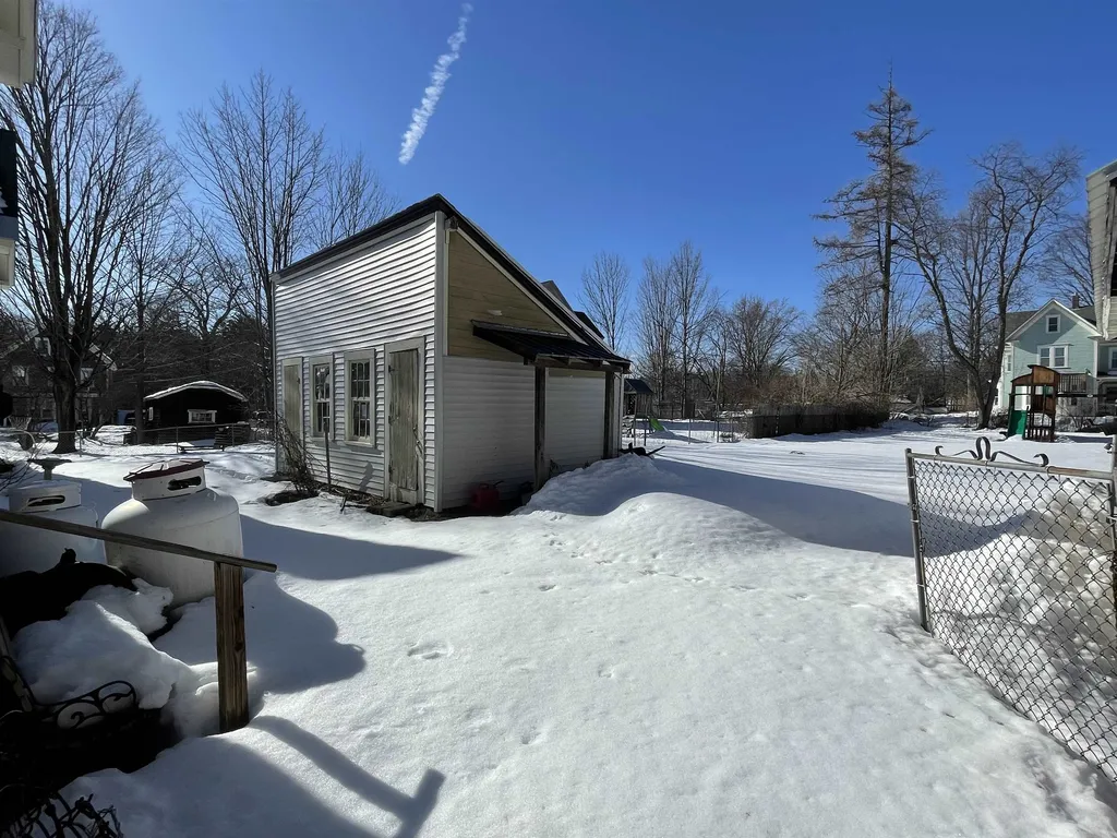 23 Pleasant Street Hillsborough NH 03244