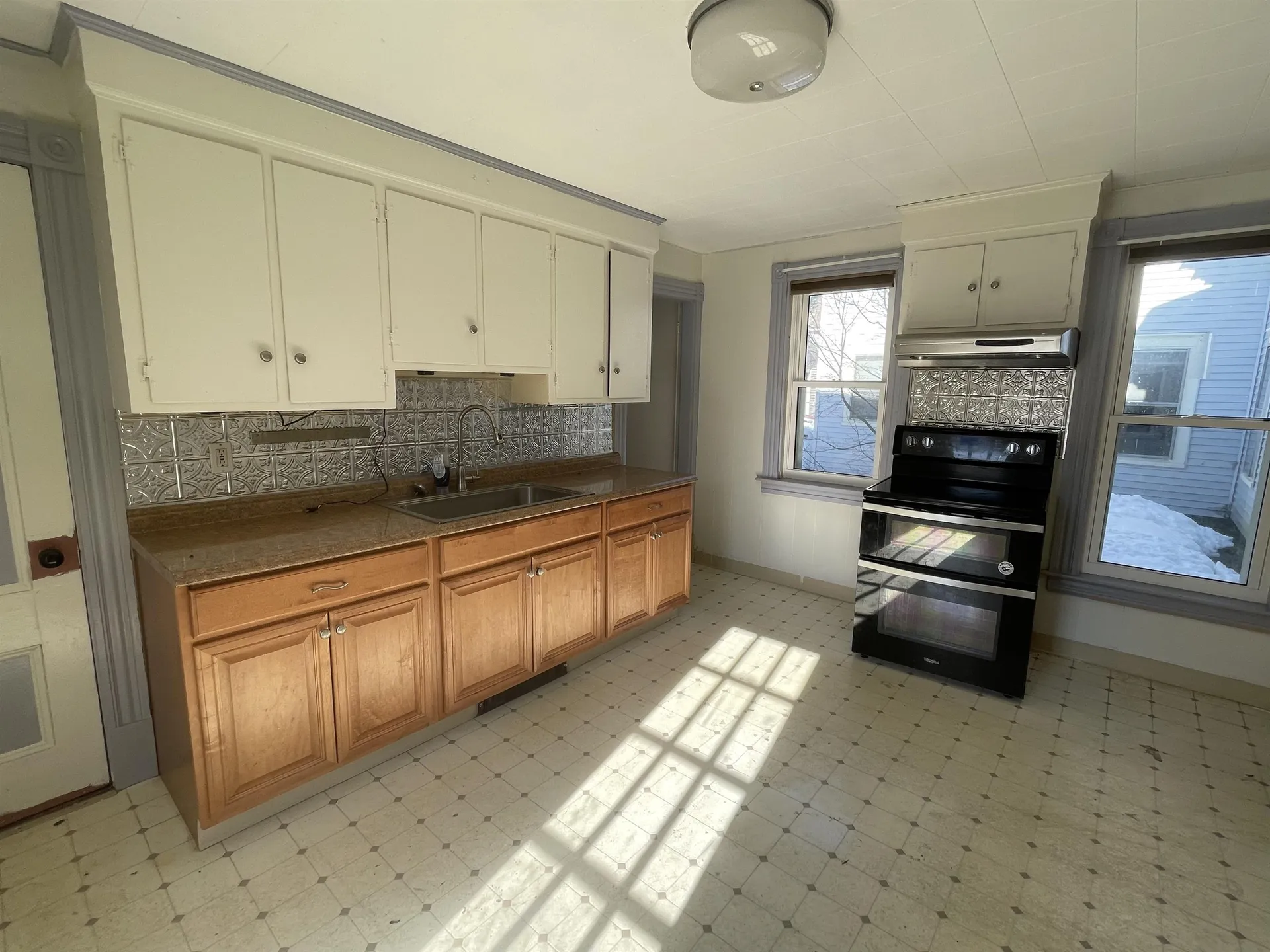 23 Pleasant Street Hillsborough NH 03244