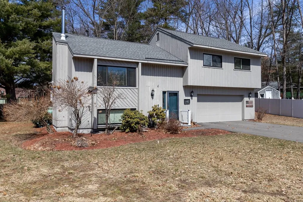 11 Eldorado Circle Nashua NH 03062