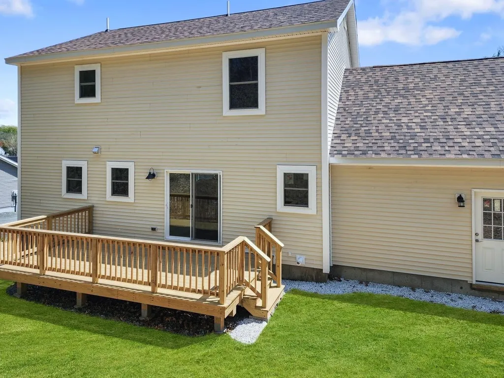 51 Dogwood Lane Hartford VT 05001