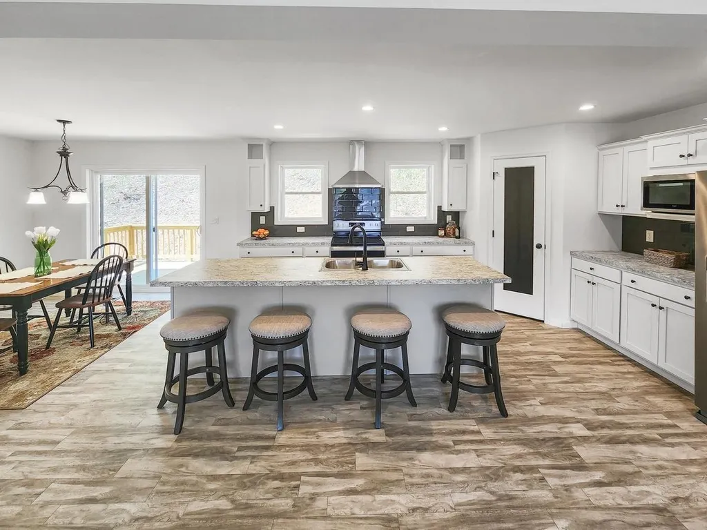 51 Dogwood Lane Hartford VT 05001