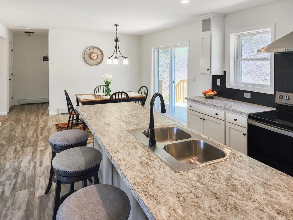 51 Dogwood Lane Hartford VT 05001