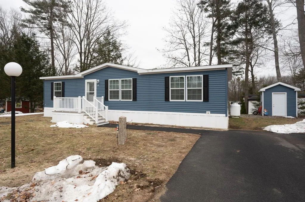 16 South Elderberry Lane Rochester NH 03867