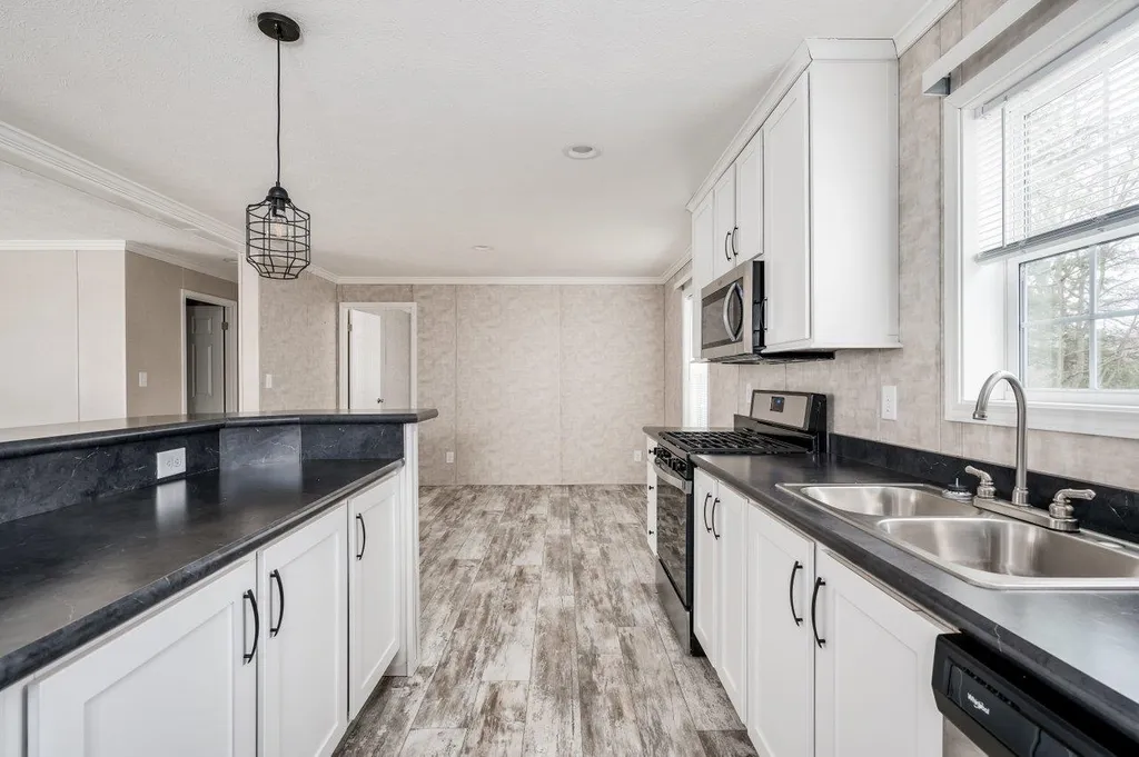 16 South Elderberry Lane Rochester NH 03867