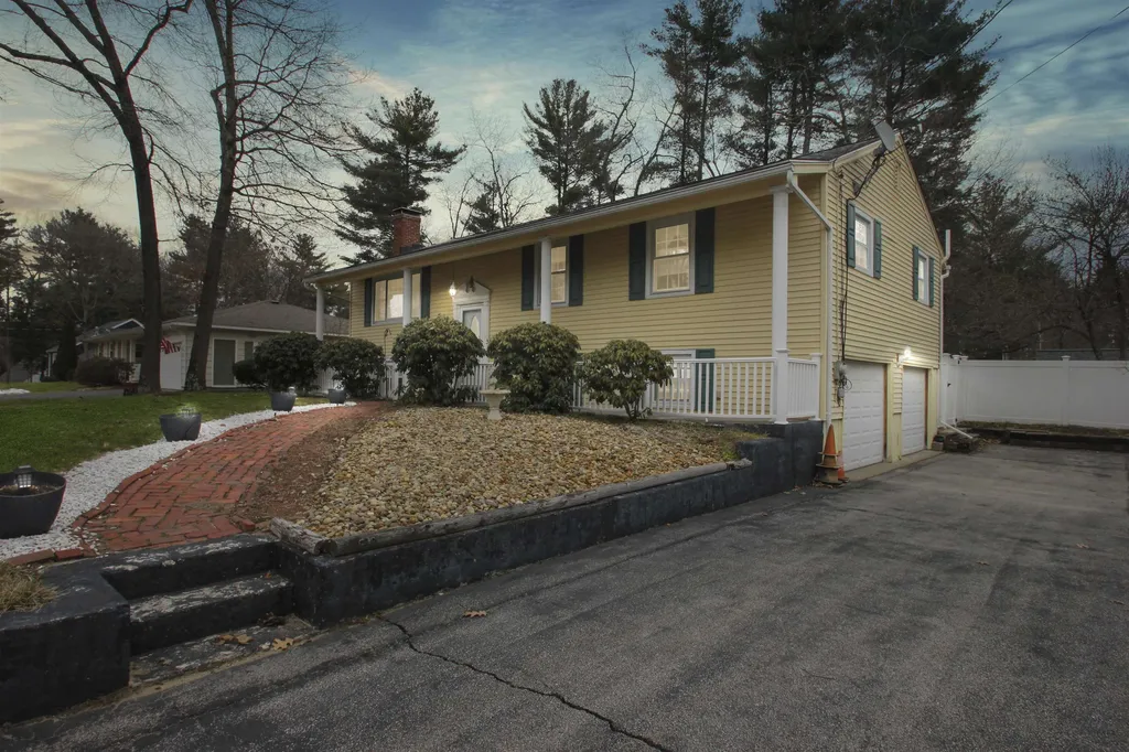 11 Woodland Drive Nashua NH 03063