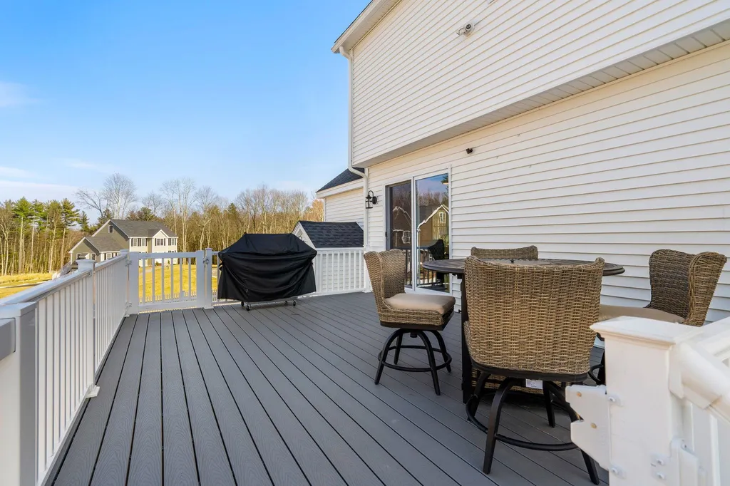 9 Innisbrook Drive Pelham NH 03076