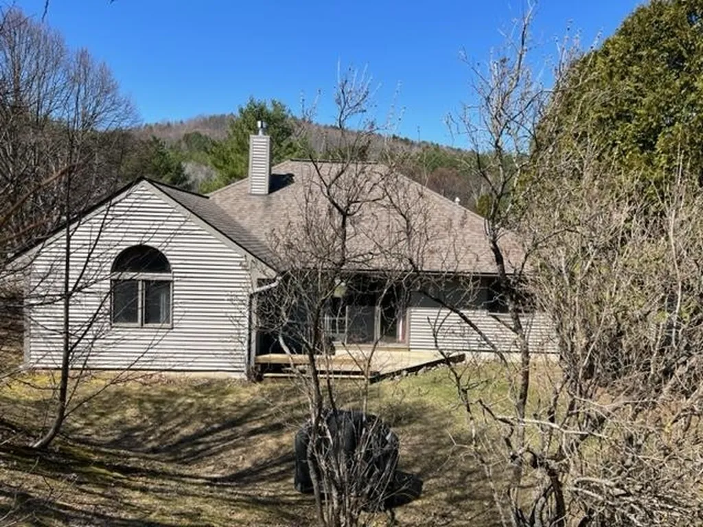 132 Laurel Lane Hartford VT 05001