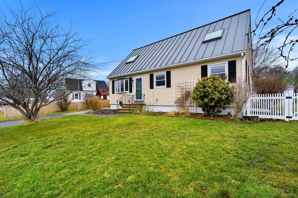 16 Applevale Drive Dover NH 03820