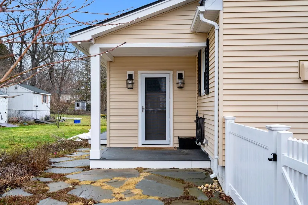 16 Applevale Drive Dover NH 03820