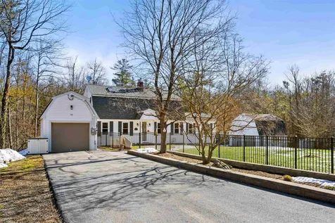 52 Holmeswood Drive Sandown NH 03873