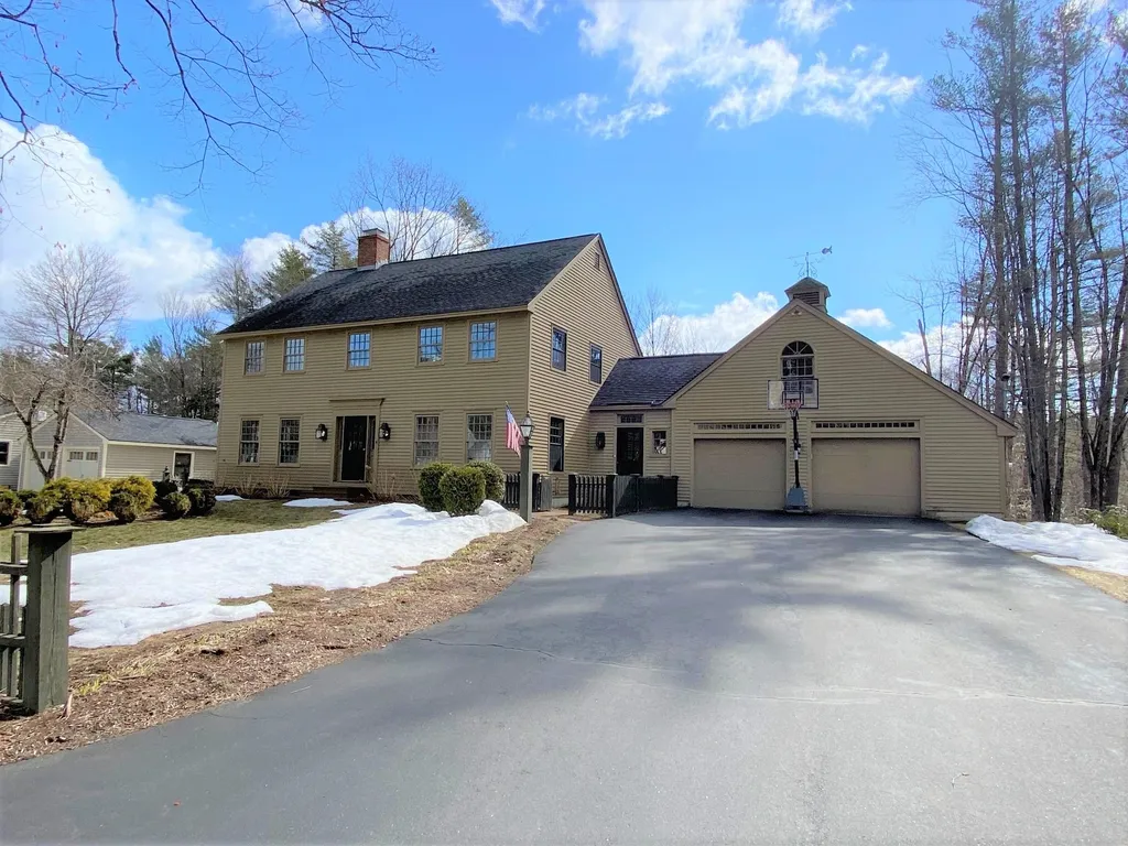91 Ledgewood Road Claremont NH 03743
