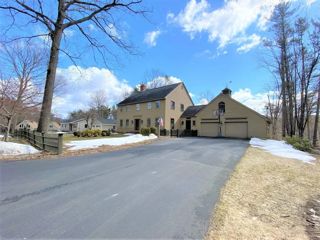 91 Ledgewood Road Claremont NH 03743