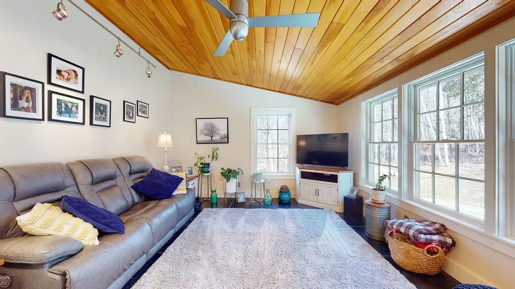 547 Cobble Road New Haven VT 05472