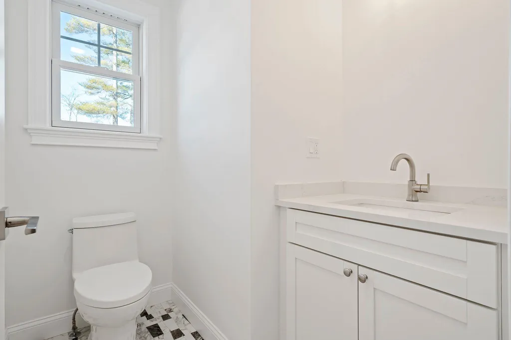 18 Kibrel Court Sandown NH 03873