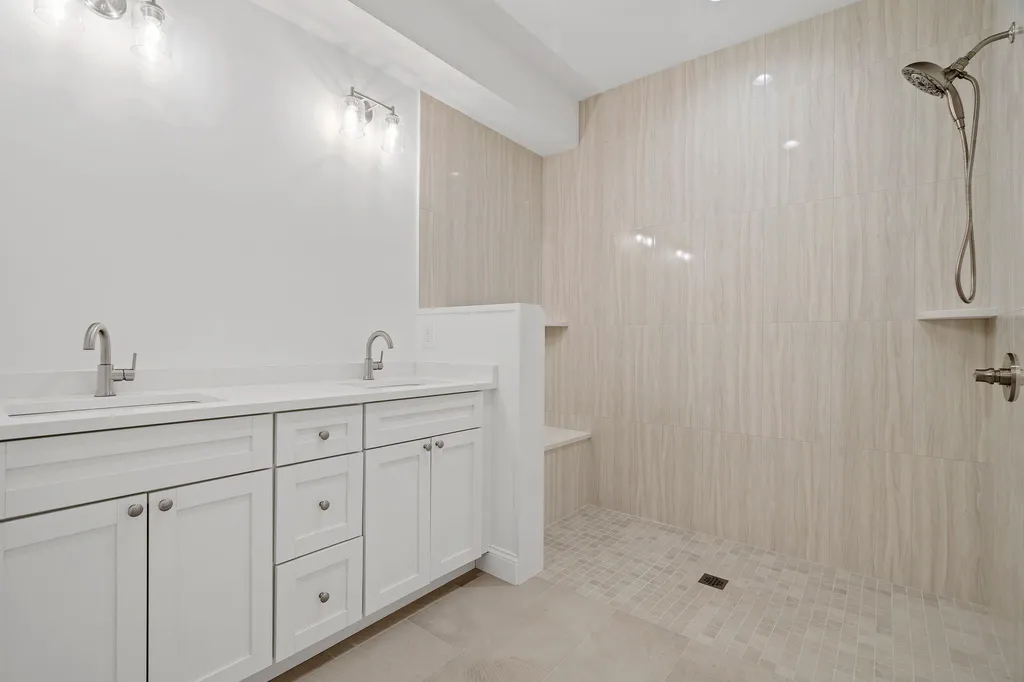 18 Kibrel Court Sandown NH 03873