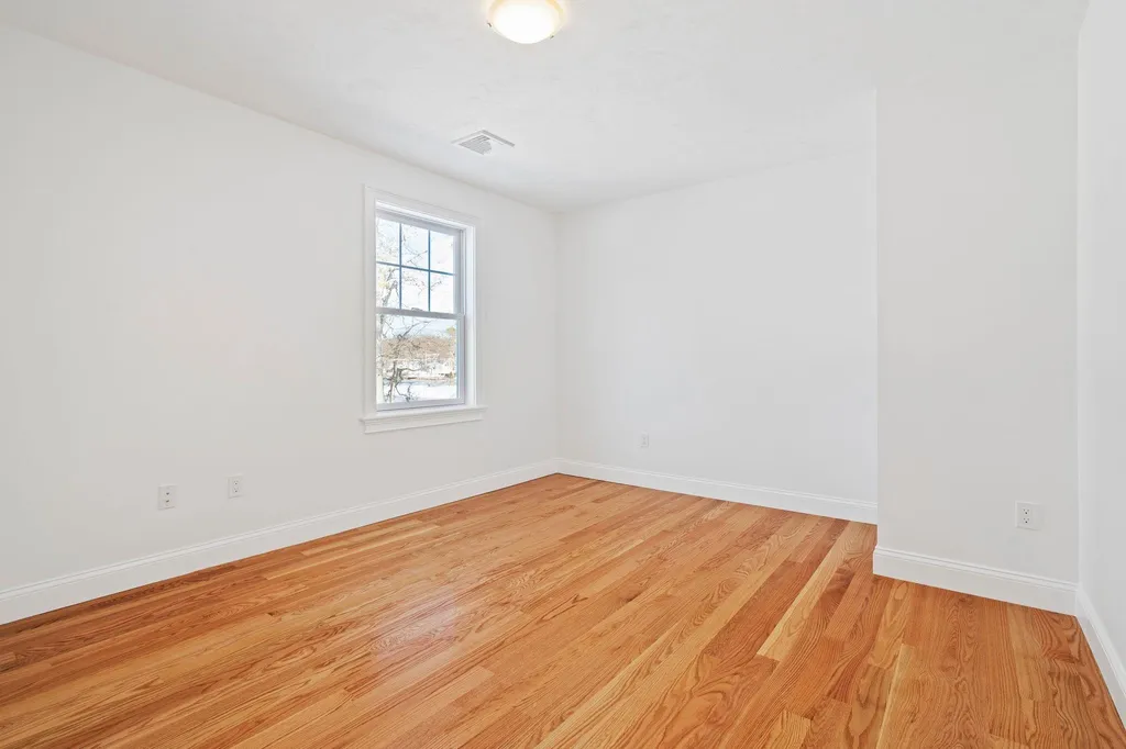 18 Kibrel Court Sandown NH 03873