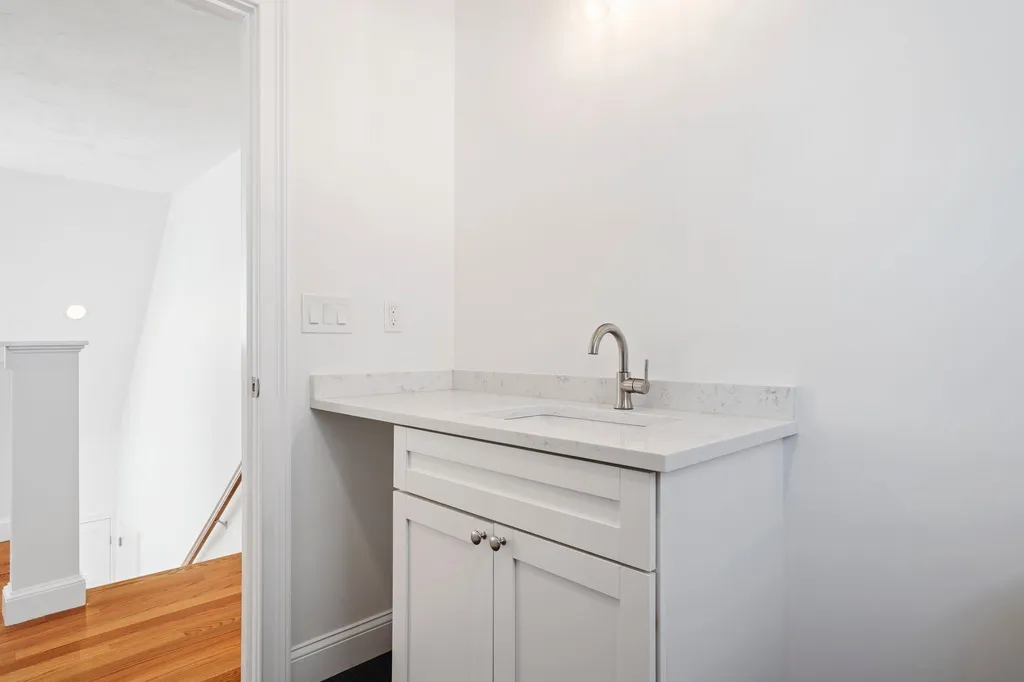 18 Kibrel Court Sandown NH 03873