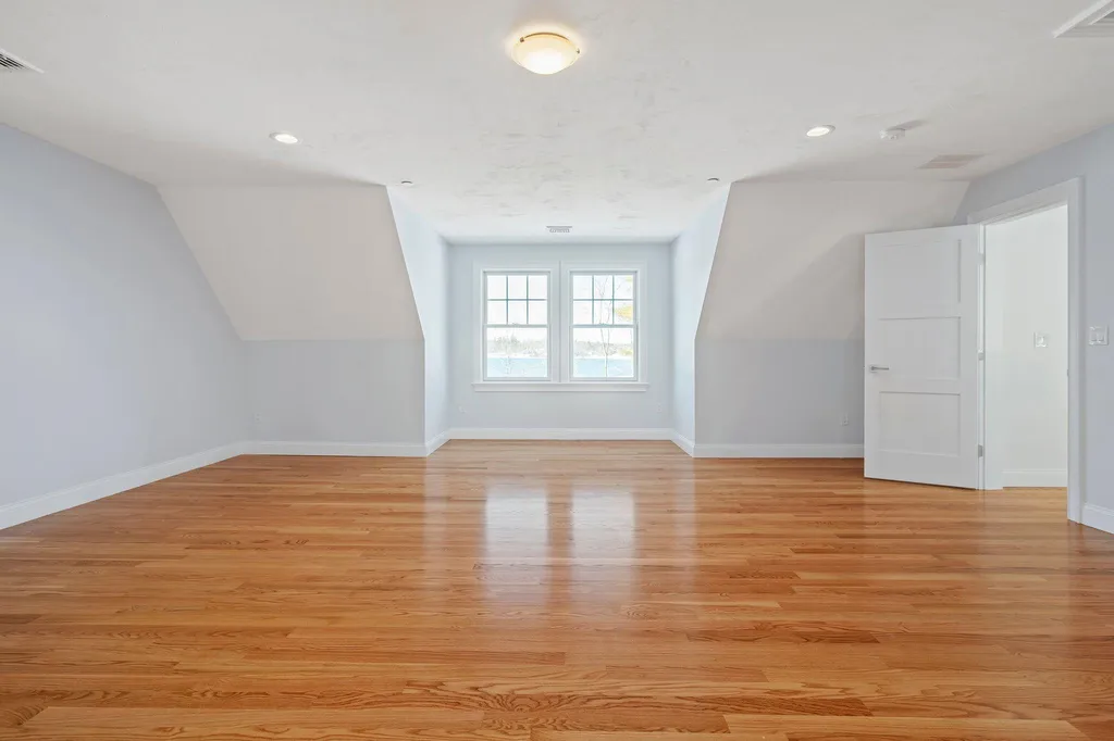 18 Kibrel Court Sandown NH 03873