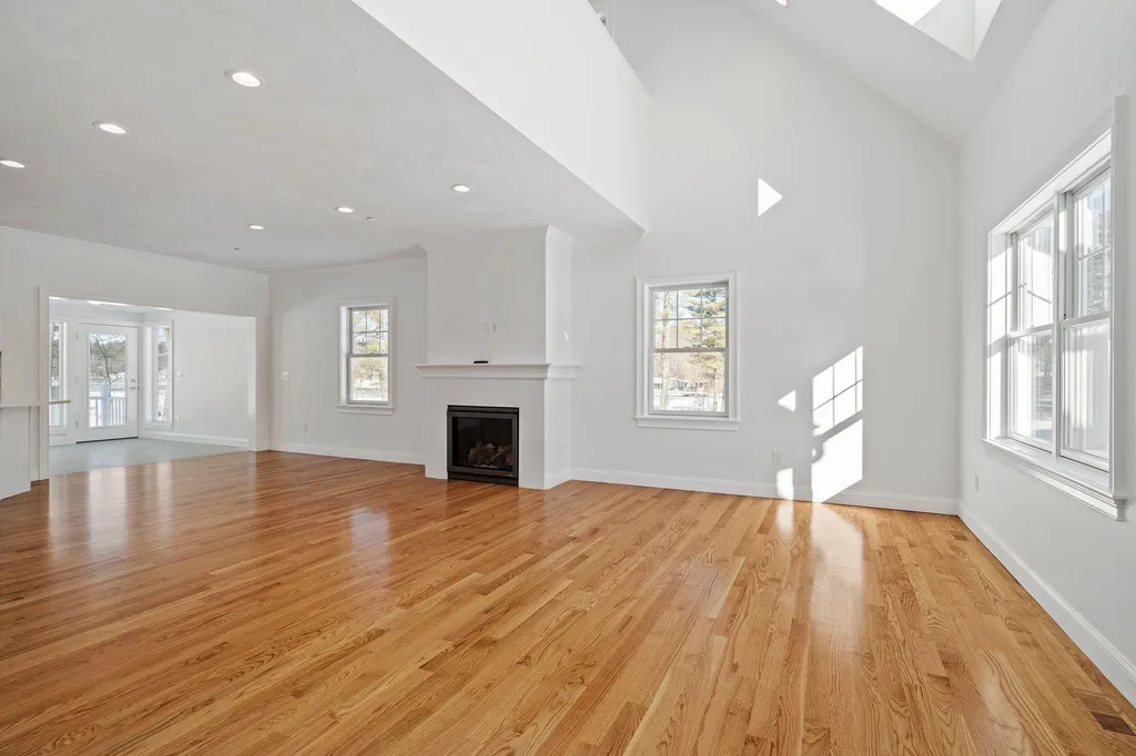 18 Kibrel Court Sandown NH 03873