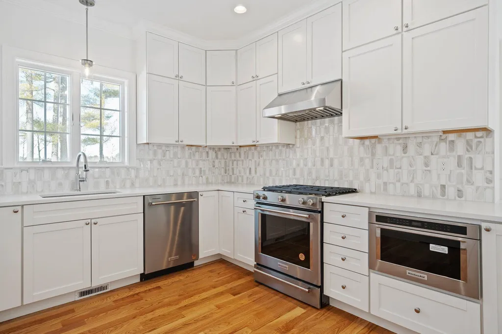 18 Kibrel Court Sandown NH 03873