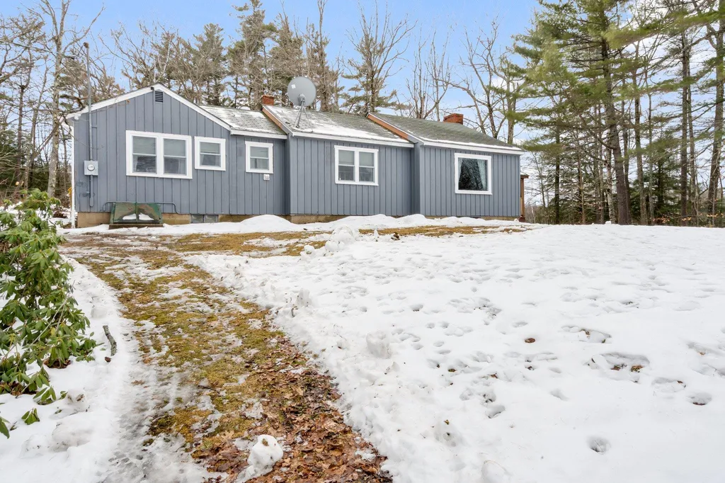 52 Cass Mill Road Hill NH 03243