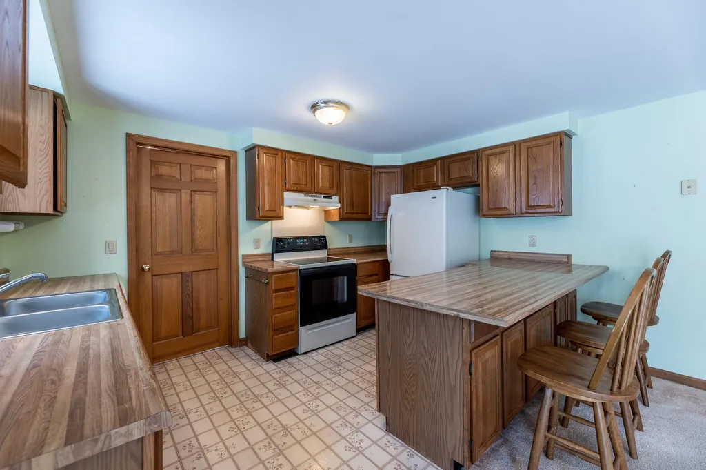 8 Hollenbeck Lane Hanover NH 03755