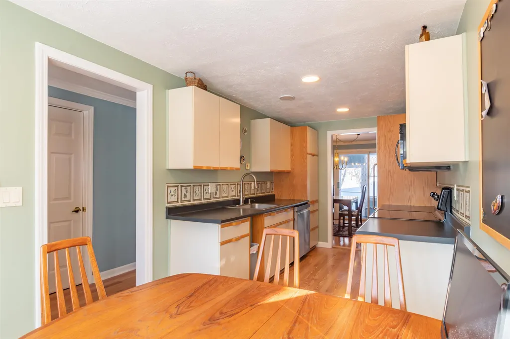 359 Winding Pond Road Londonderry NH 03053