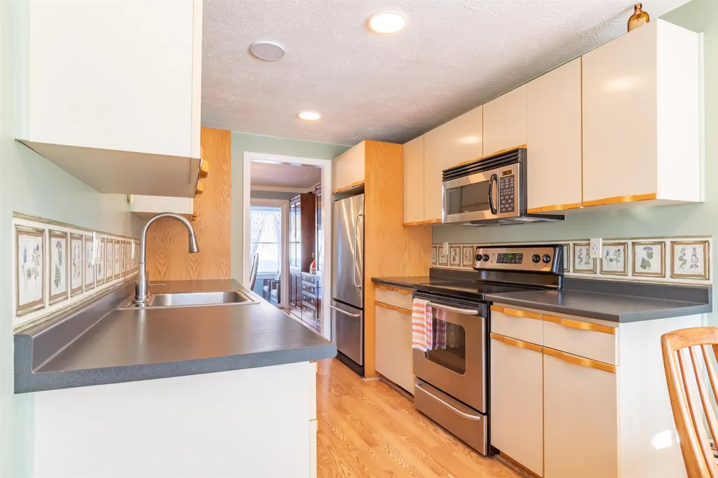 359 Winding Pond Road Londonderry NH 03053